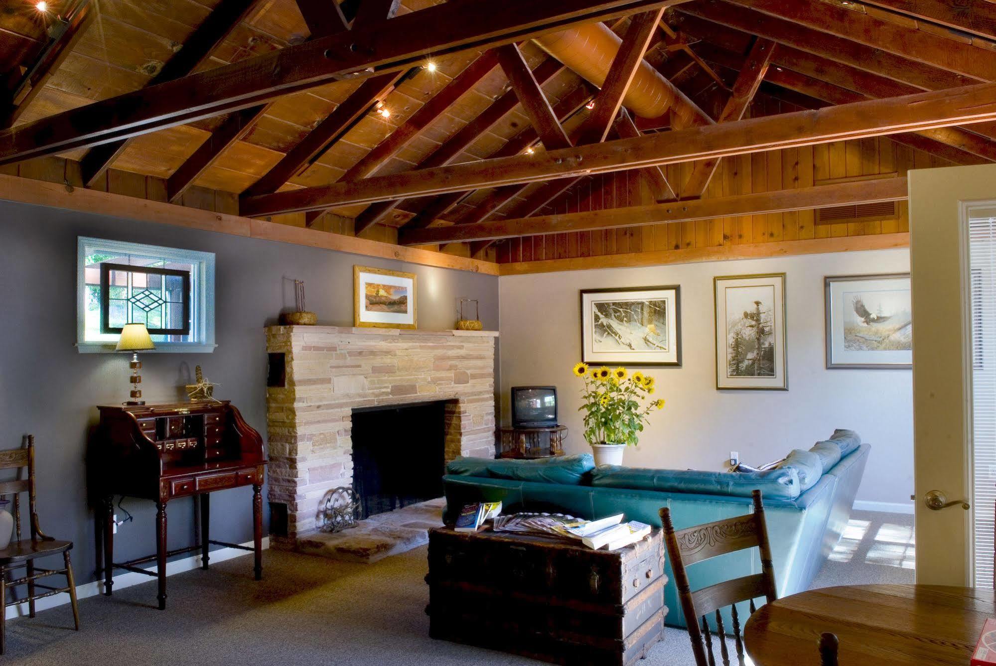 Queen'S Inn By The River Oakhurst Εξωτερικό φωτογραφία