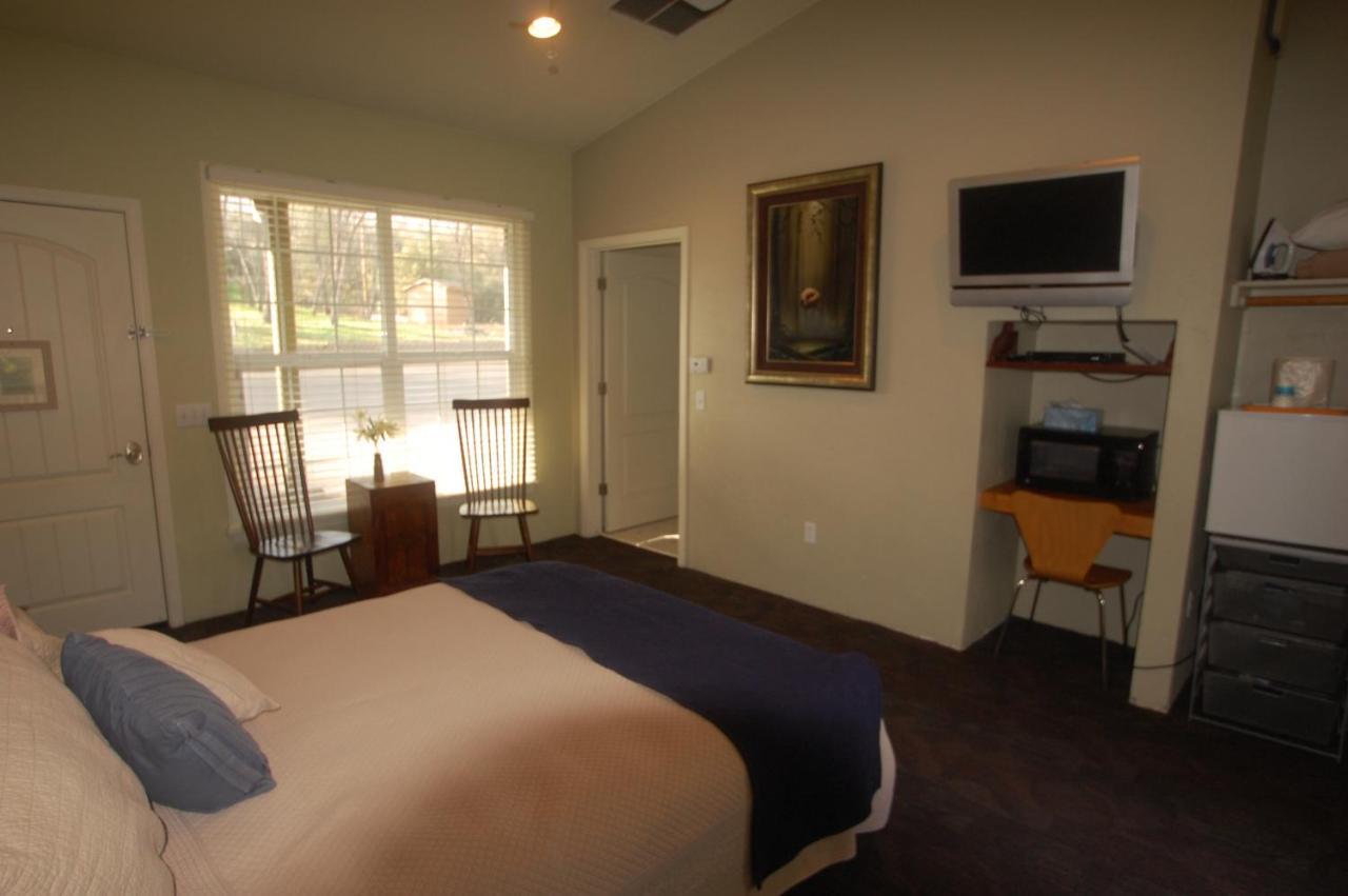 Queen'S Inn By The River Oakhurst Εξωτερικό φωτογραφία